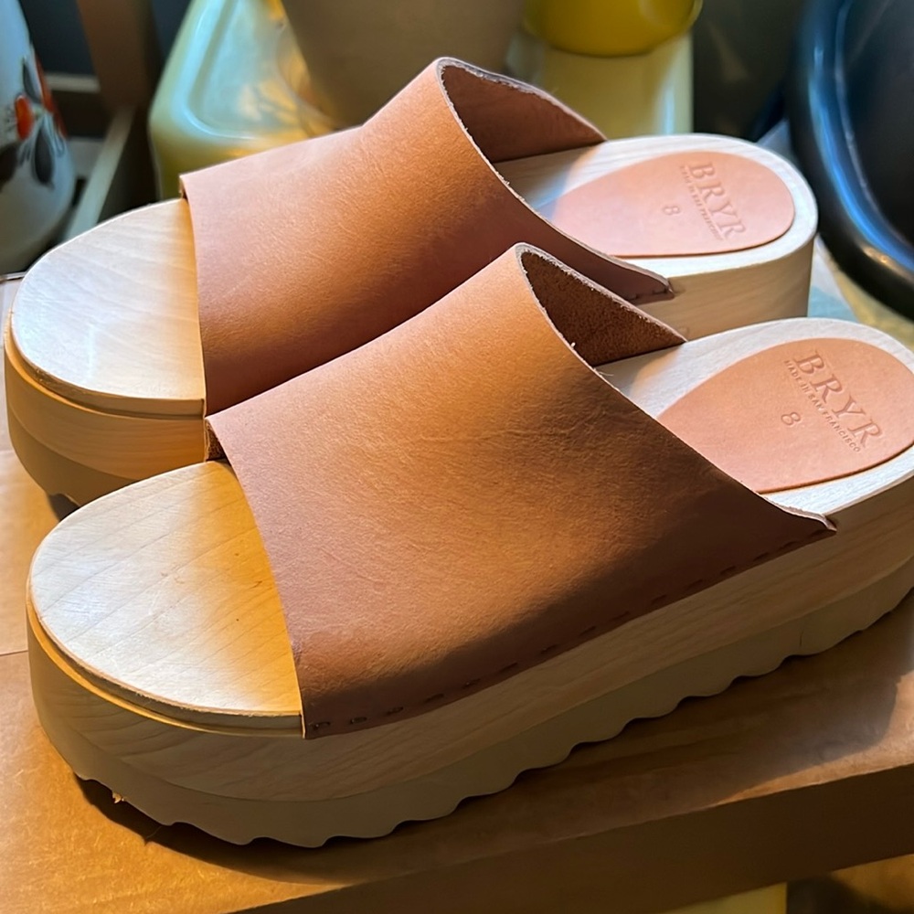 ✨New In Box✨ - BRYR Chonk Slides in Adobe (Sz 8)